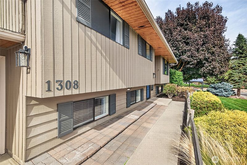 4th image of 1308 Wedgewood Avenue