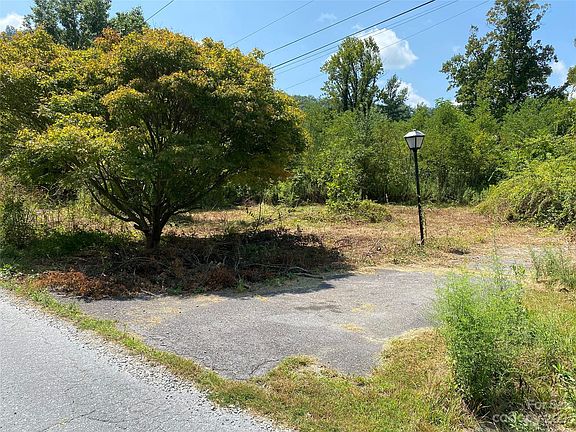2nd image of 133 W Poplar Dr