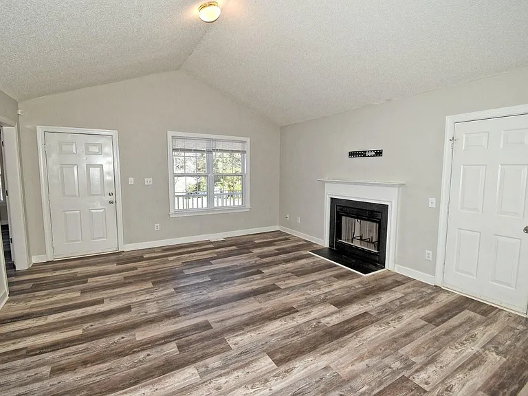 239 Tillamook Dr — Photo 7