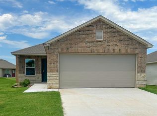 2028 Dillards Dr, Chickasha, OK 73018