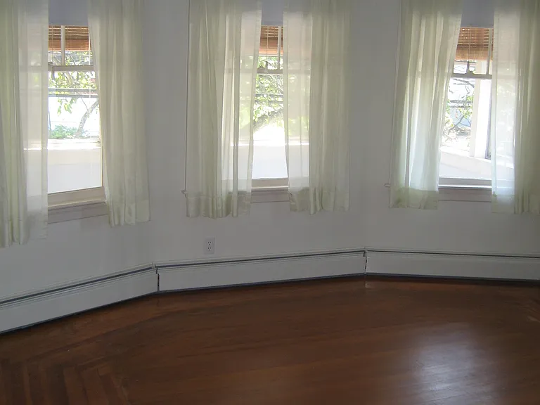 637 Wood St #2 — Photo 10
