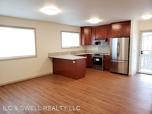 3rd image of 835 10th Ave #835