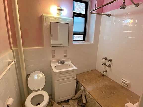 4th image of 67-70 Yellowstone Blvd #4G