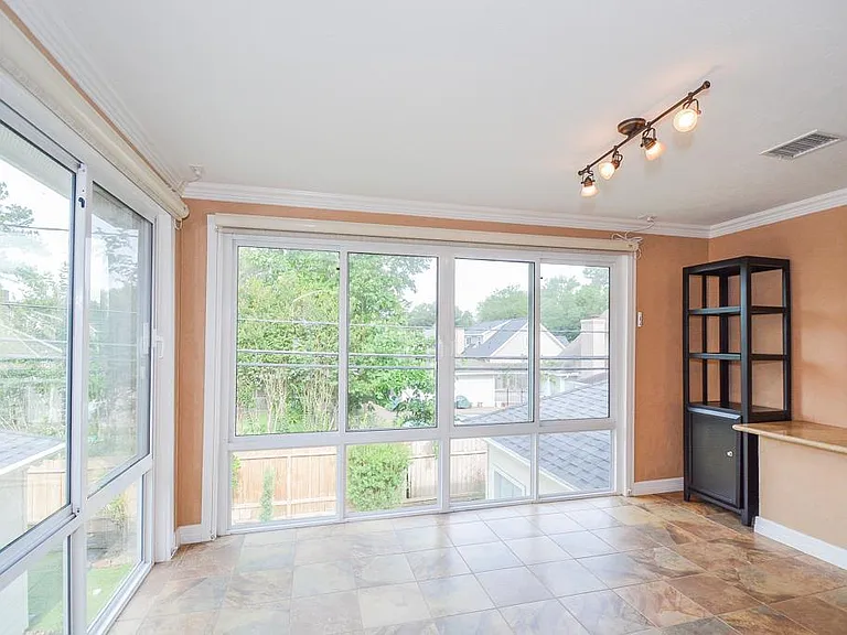 2326 Walnut Bend Ln — Photo 21
