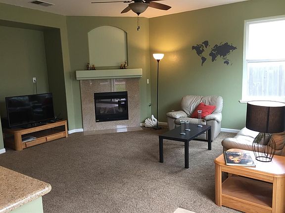 5th image of 843 Walker St