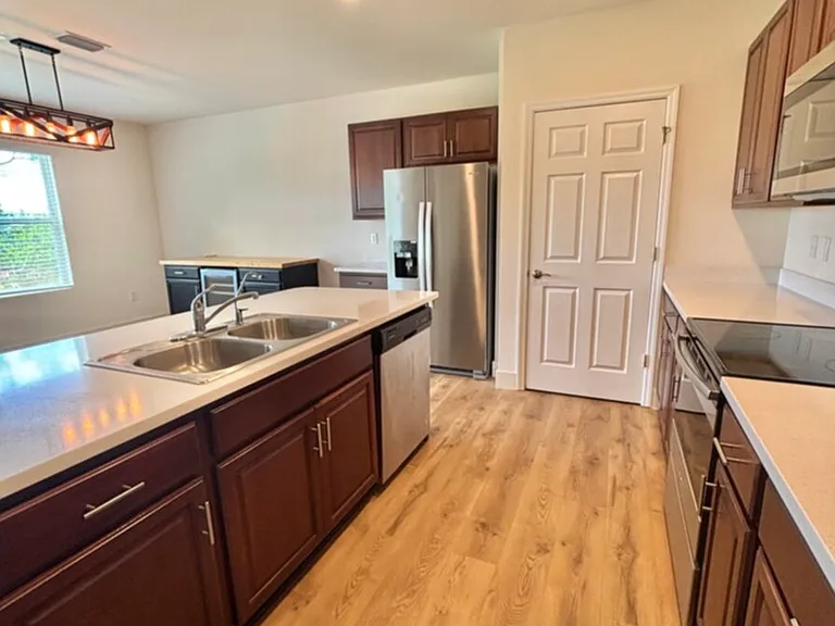 2509 NW 27th Pl — Photo 7