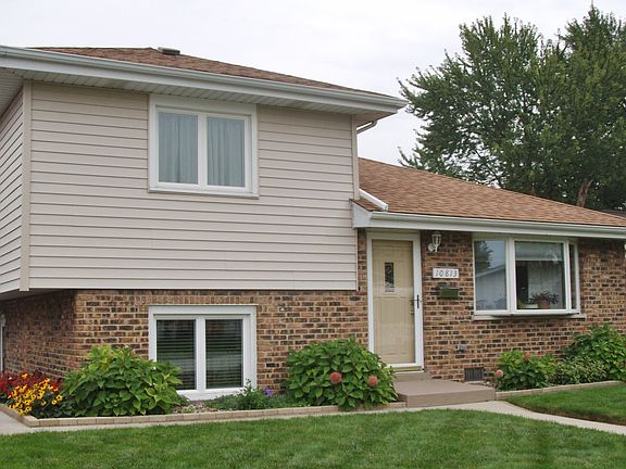 3rd image of 10813 S Plahm Ct