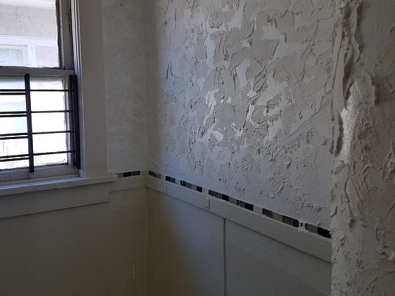 3rd image of 1066 Greenlaw Ave #2