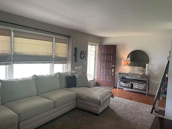 3rd image of 1015 W Northland Dr
