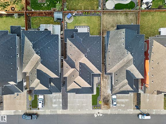 4th image of 4464 Suzanna Cres SW