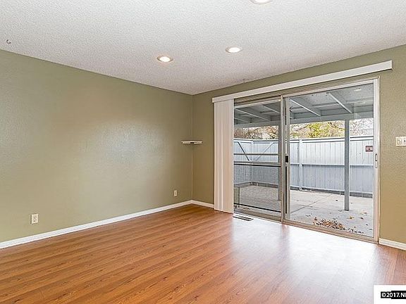 5th image of 1049 Briarwood Dr