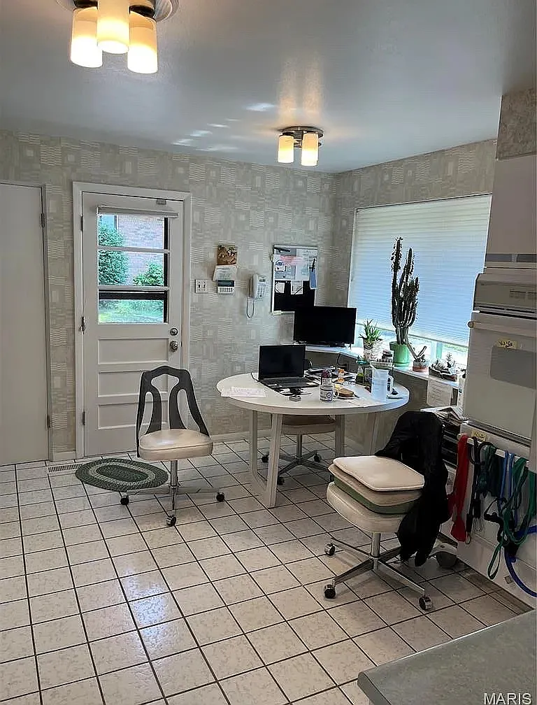 2 bed, 1770 sqft, $3,000 — Photo 4