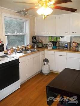 Eat in kitchen with walkout, appliances stay!