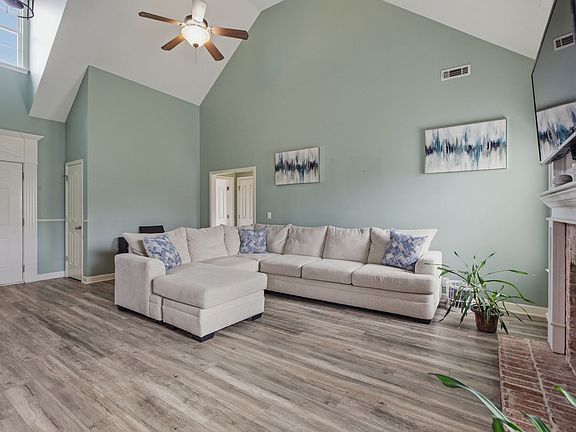5th image of 3029 Community Cir