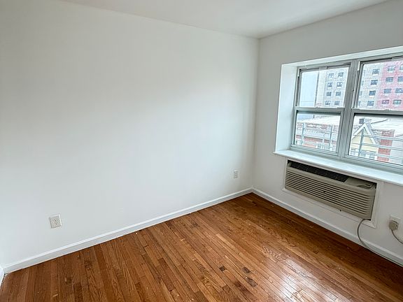 3rd image of 2438 Barker Ave Unit 4A
