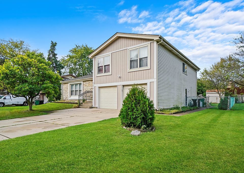 1st image of 304 Sutherland Ln