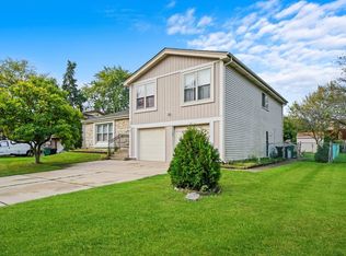 304 Sutherland Ln, Bloomingdale, IL 60108