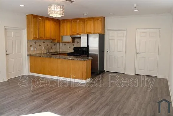 1827 Hill Dr — Photo 2