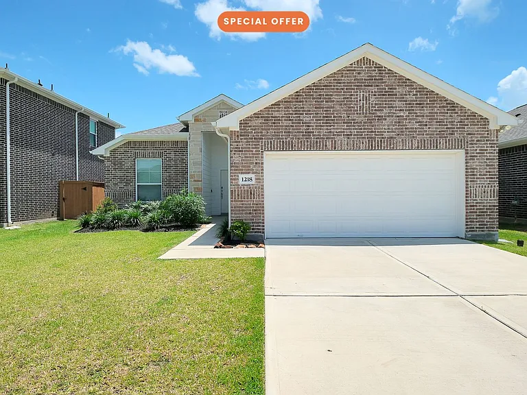 1218 Scarlet Creek Dr — Photo 2