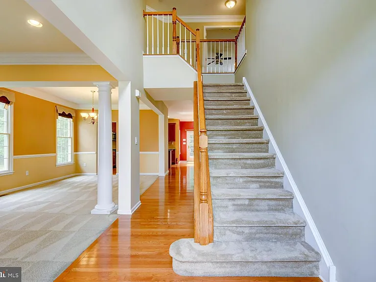 45 Lockwood Dr — Photo 3