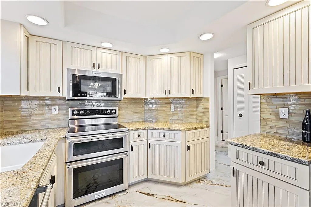 3 bed, 2.0 bath, 1222 sqft, $5,000 — Photo 2