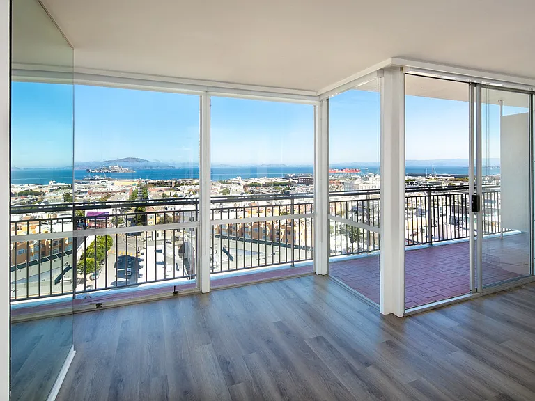 Crystal Tower Apartments — Photo 23