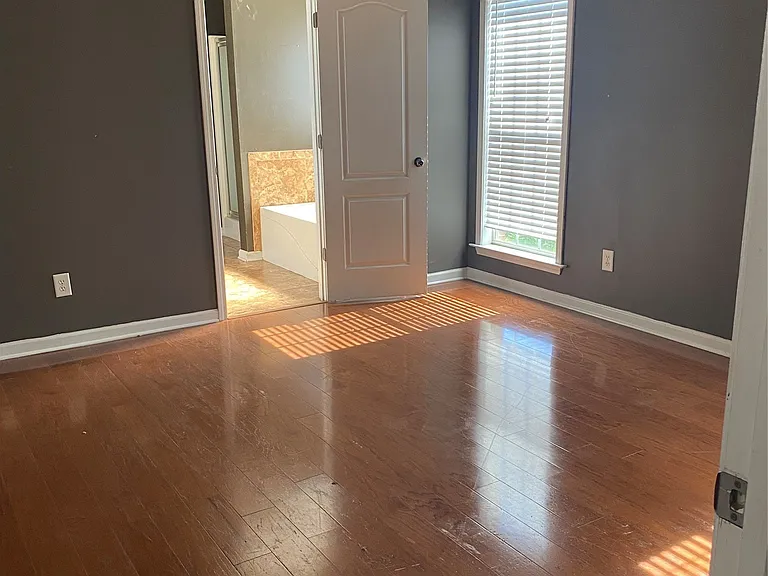 8909 Laney Ln — Photo 14