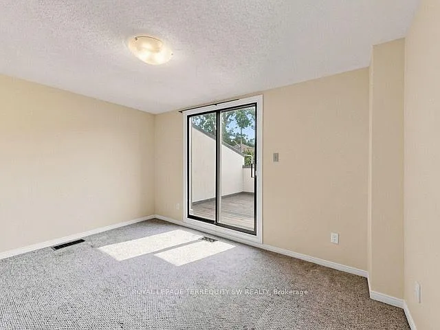 601 Roehampton Ave — Photo 14