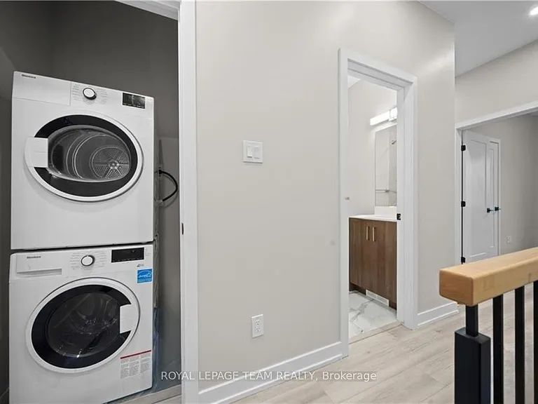 304 Lanark Ave #D — Photo 11