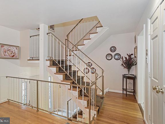 4th image of 6672 Midhill Pl