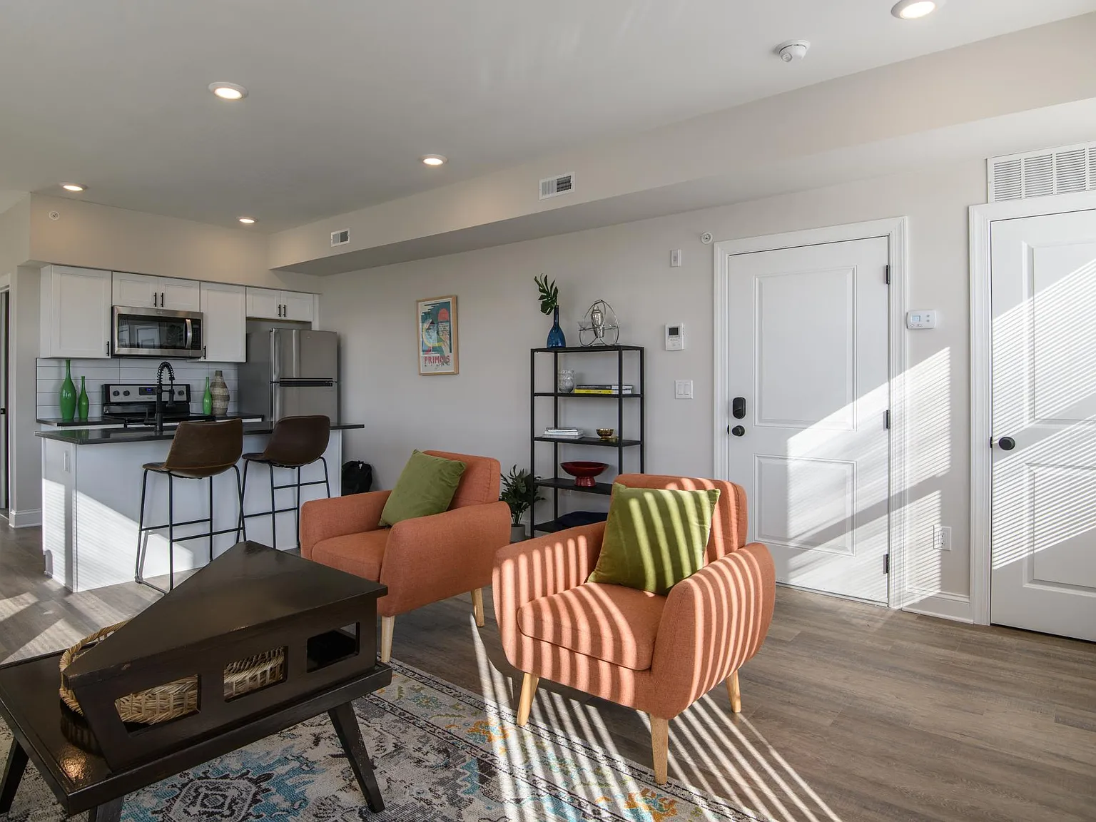 492 Roxborough Ave — Photo 3