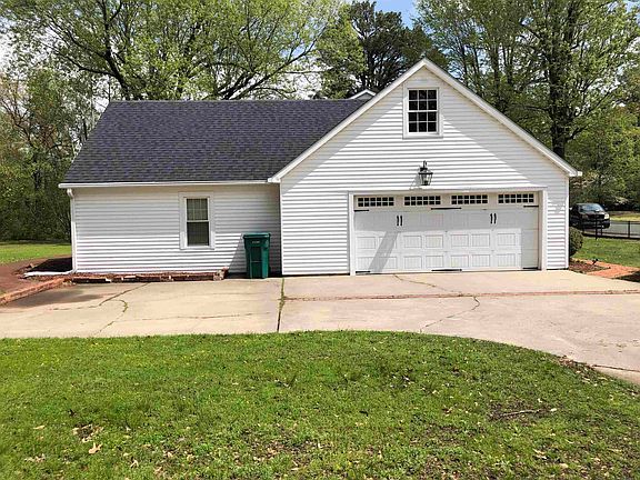5th image of 20 Elmwood Cir