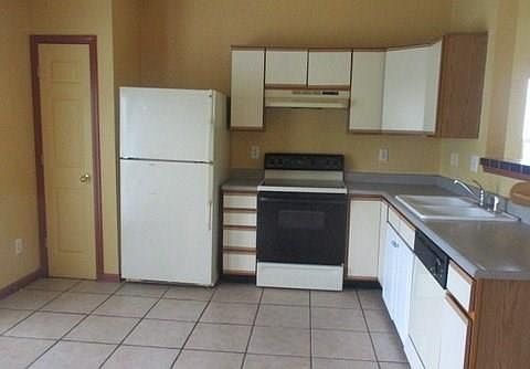 3rd image of 10903 Cedar Pine Dr
