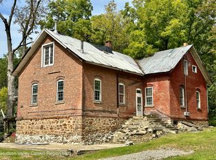8 School House Ln, Rosendale, NY 12472