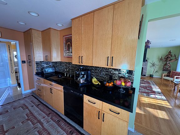 5th image of 124 Crestmont Dr