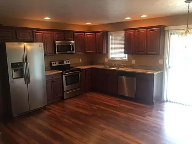 3100 Magnolia Ln #E — Photo 2