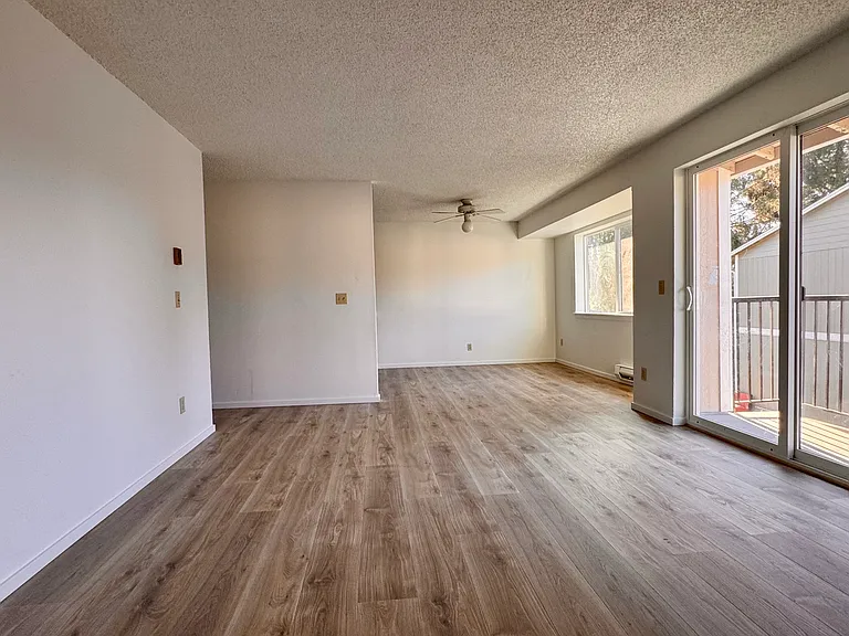 1633 Maple Ln #H4 — Photo 2