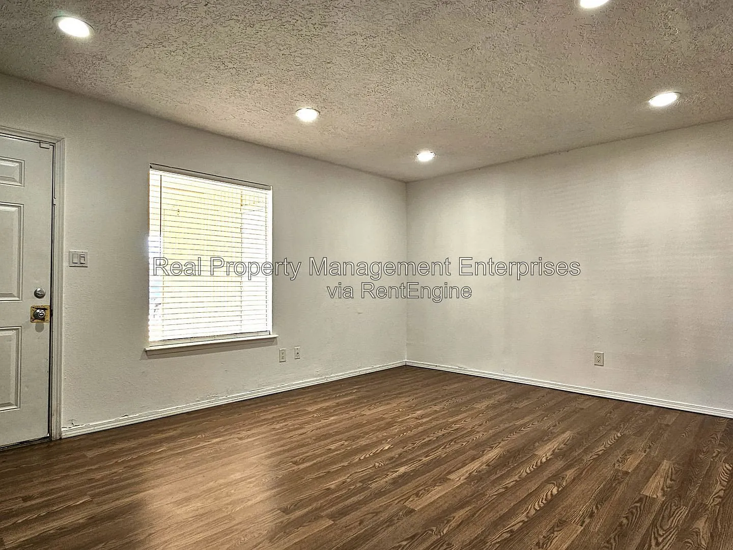 2 bed, 1.5 bath, 1156 sqft, $1,025 — Photo 2