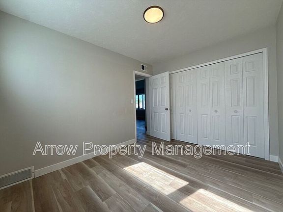 5th image of 905 5th St #107