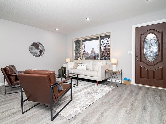 3rd image of 5645 Sandalwood Blvd