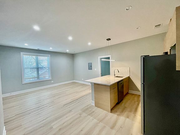 3rd image of 2158 W 21st St #7