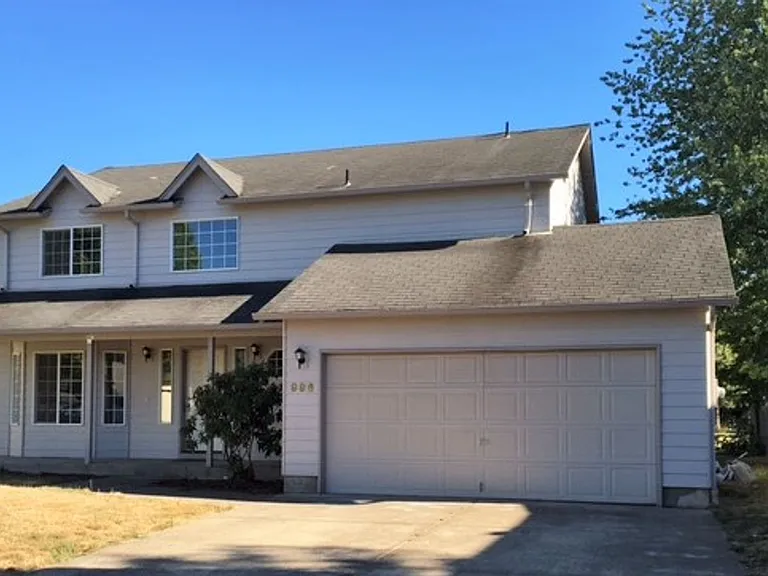 996 NE Angelee Pl — Photo 10