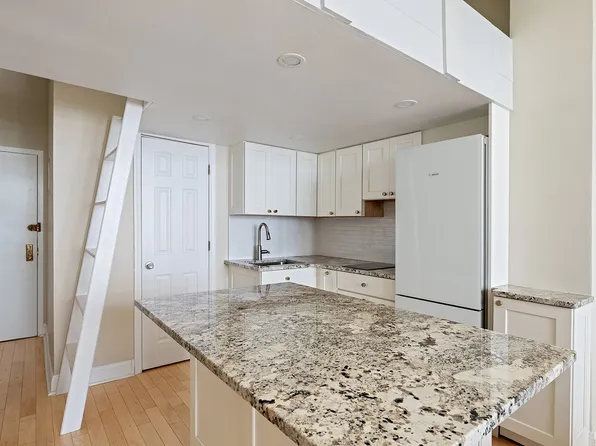 140 West 69th Street image 3 of 8