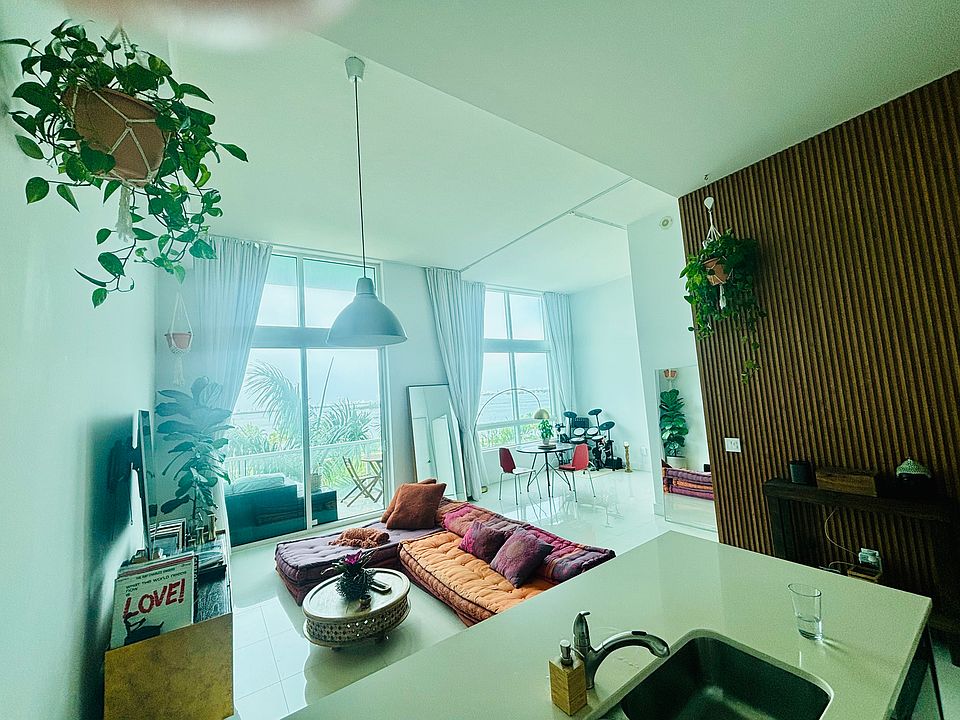 1st image of 1900 N Bayshore Dr APT 705
