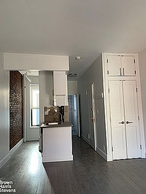 5th image of 242 E 83rd St APT 3a