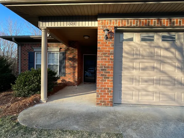 104 Glenoaks Dr, Lexington, NC 27292
