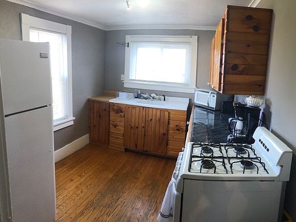 3rd image of 429 Proctor Ave #2