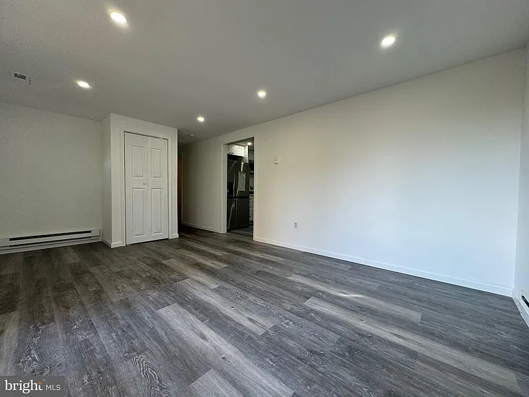 7507 Broad St — Photo 3