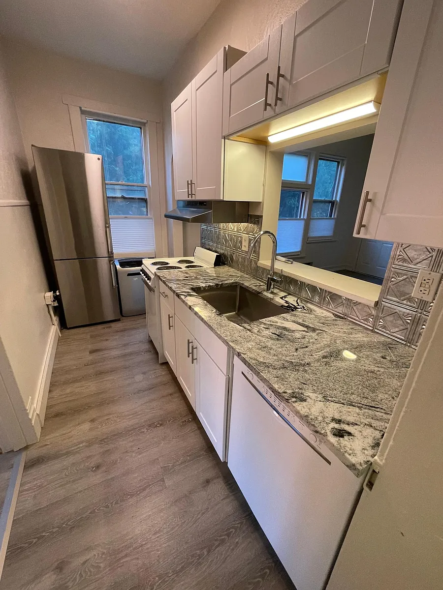 Building Photo - 912 N 10th St #2