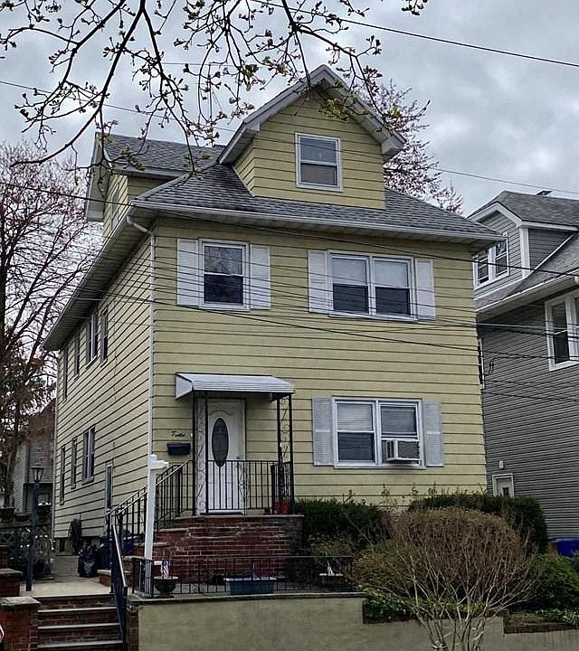 2nd image of 12 Washington Pl